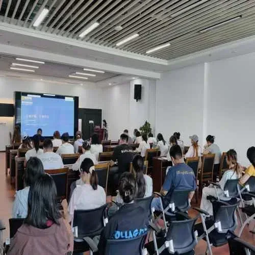 培训现场全体员工合影